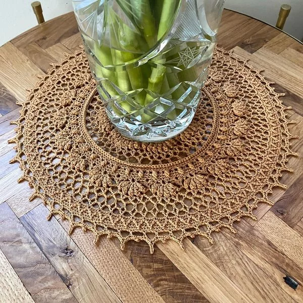 Aura small doily