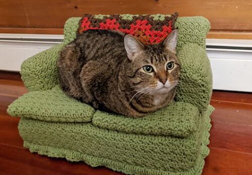 Kitty Couches Green Sofa - Crochet Pattern