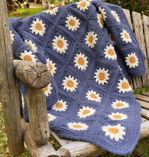 Cozy Days Daisy Blanket