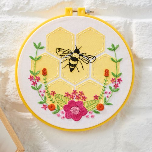 Free Hexie Bee Embroidery Pattern